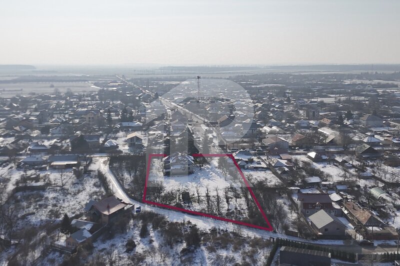 Gradistea, teren si constructie pe malul lacului Caldarusani.