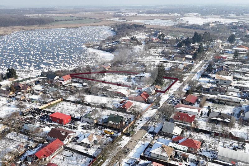 Gradistea, teren si constructie pe malul lacului Caldarusani.