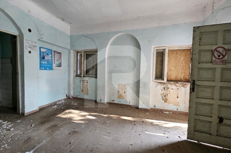 Gradistea, teren si constructie pe malul lacului Caldarusani.